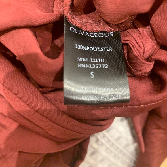 Olivaceous Wine Tie in Front Top - Picture 4 of 4